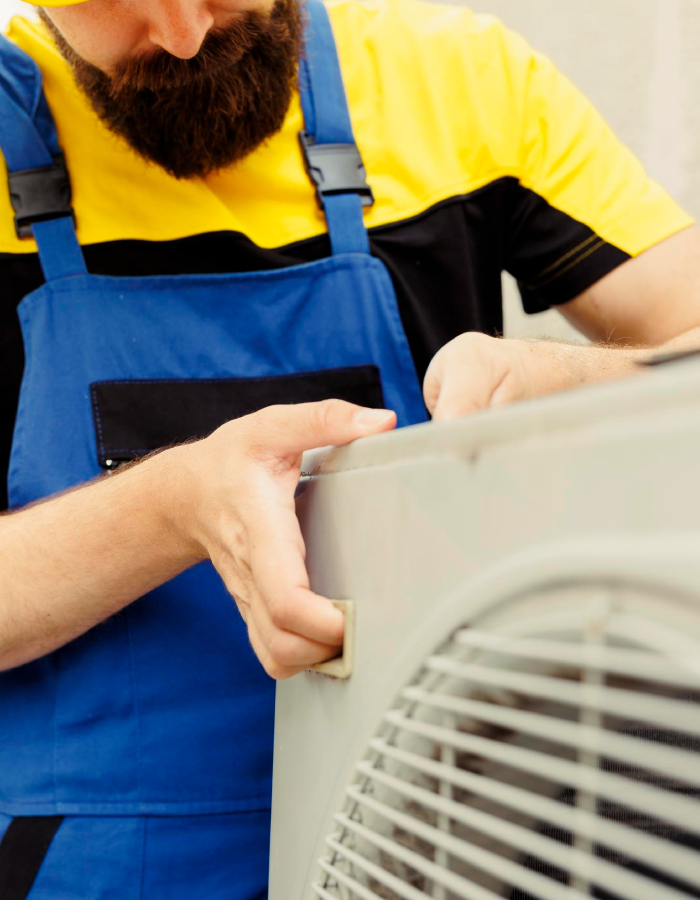 Intervention pour l’entretien d’une pompe à chaleur extérieure